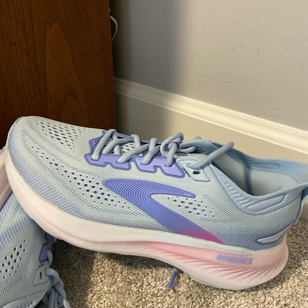 Brooks Sky Blue Glycerin 23 with Lavender Accents - Picture 5 of 5